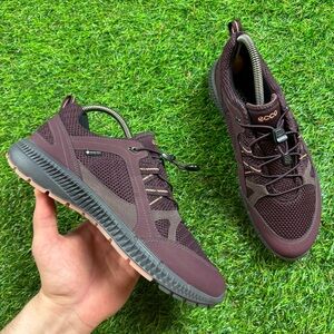 Ecco Women's Burgundy Mesh Trail Sneakers with Quick-Adjust Lacing Walking
